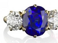 蒂芙尼7.8克拉蓝宝石戒指拍出135万美元天价