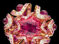 “美观”与“升值”齐飞——彩色宝石走俏收藏市场