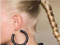 “旧耳环”也时髦 环形耳环再迎时尚新热潮