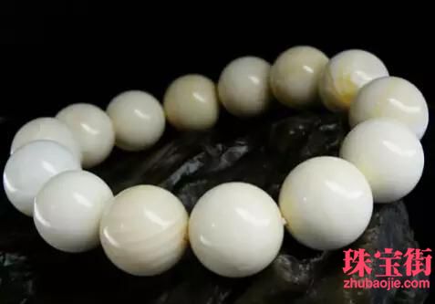 珊瑚、琥珀、砗磲、珍珠等有机宝石佩戴应当注意什么？