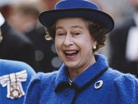 这件177年历史的蓝宝石胸针 英女王“宠爱”了它半个世纪