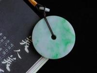 翡翠吊坠的挑选，你挑对了吗？