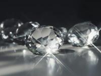 国家珠宝玉石质量监督检验中心发现大颗粒CVD合成钻石 套用天然钻石证书