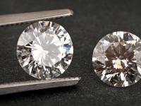 河南县城的钻石生意：价格仅为天然钻石的35%